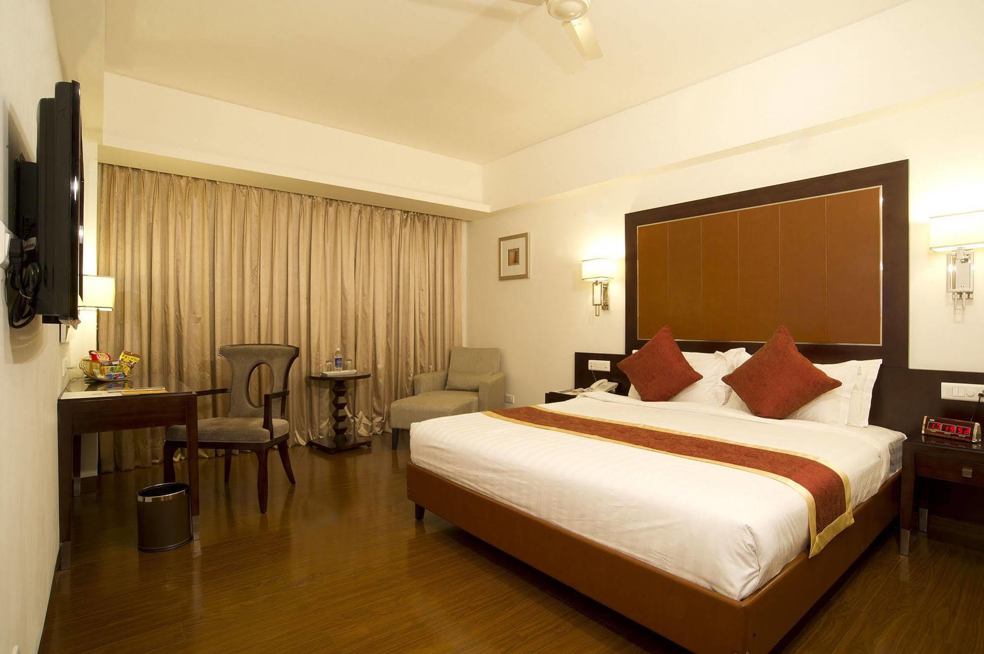 Best Western Jubilee Ridge Hyderabad Exterior foto